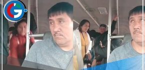 Novedosa táctica de hurto de celulares en el transporte público es visto en redes sociales