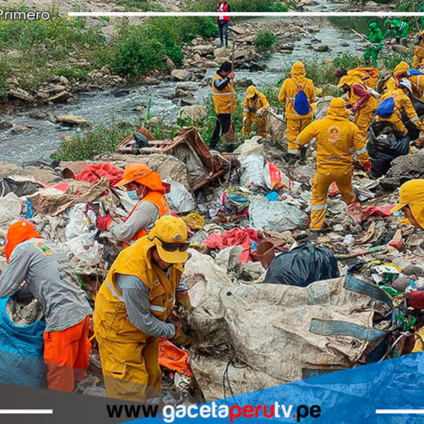 Alcalde de Comas retira 2500 toneladas de basura del Río Chillón