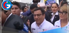 Ministro de Salud es humillado por los vecinos al salir de la feria