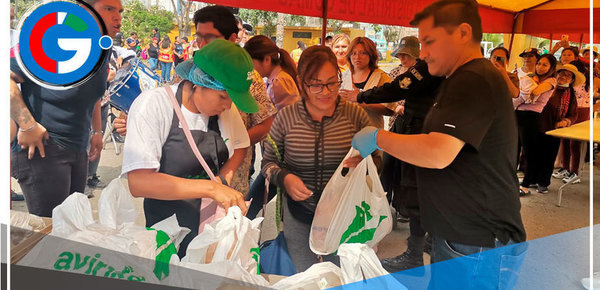 Alcalde Ulises Villegas supervisa entrega de productos avícolas a familias vulnerables en Comas