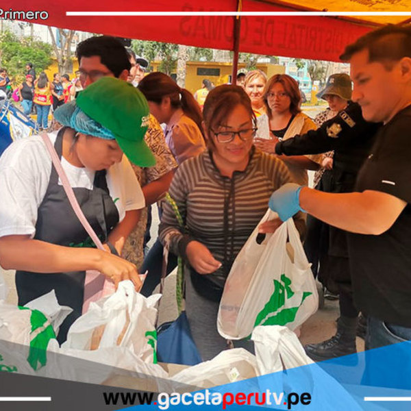 Alcalde Ulises Villegas supervisa entrega de productos avícolas a familias vulnerables en Comas