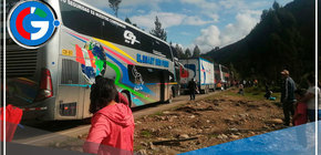 Desafío bajo la lluvia: Colapso de puente provisional paraliza la ruta hacia Ayacucho.
