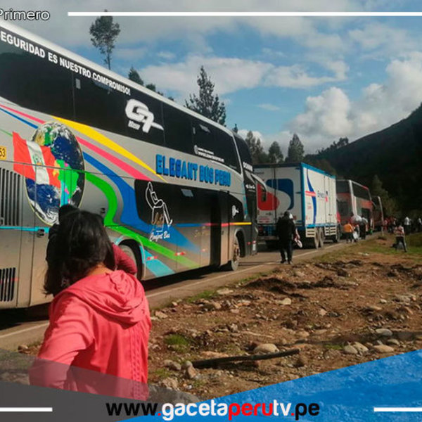 Desafío bajo la lluvia: Colapso de puente provisional paraliza la ruta hacia Ayacucho.