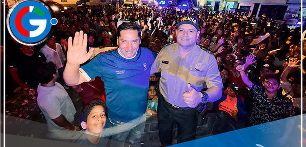 Alcalde y PNP de Comas unen fuerzas en caminata de 9 kilómetros contra la delincuencia