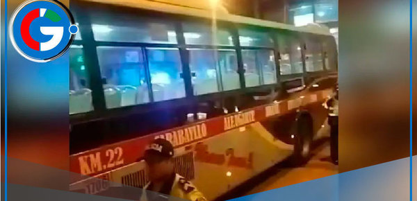 Atacan bus de Urano Tours con cuatro disparos en Comas