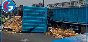 Camión cargado de mangos vuelca en Óvalo Habich San Martín de Porres