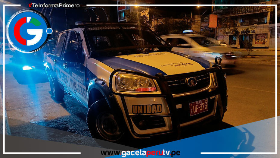 Barristas atacan a agentes municipales durante el partido, dejándolos gravemente heridos