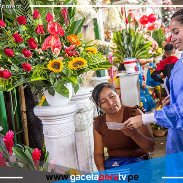 Lima: Realizan campaña informativa en mercado de flores de Acho