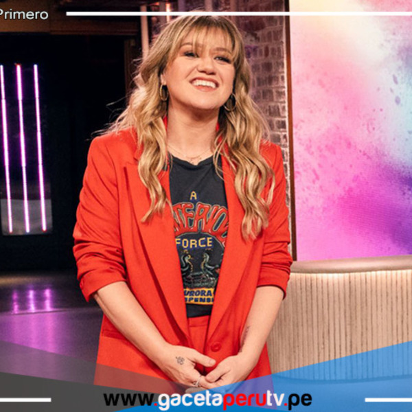 Kelly Clarkson brilla con su versión rockera de "Midnight Sky" de Miley Cyrus en su show