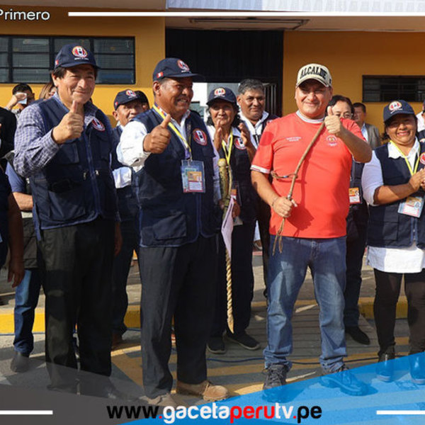 Alcalde de Comas entrega símbolo de poder a Rondas Urbanas para combatir la corrupción