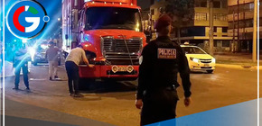 La Victoria: Dos motociclistas resultaron gravemente heridos tras colisionar con un camión
