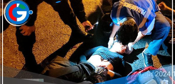 Unidades de paramédicos de Serenazgo de Comas brindan asistencia a jóvenes heridos en choque vehicular