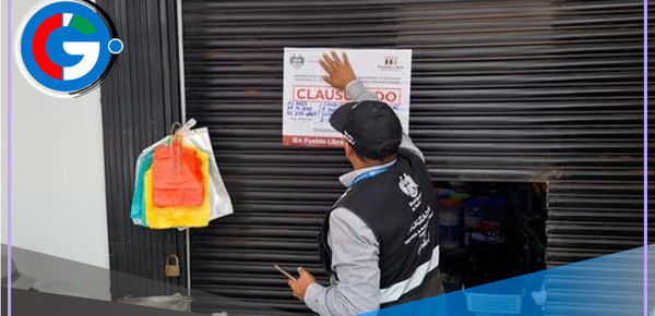 Clausuran tienda que vendía pollos con cucarachas