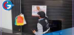 Clausuran tienda que vendía pollos con cucarachas