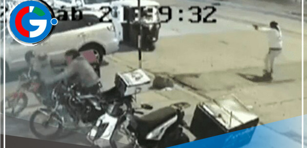 VMT: Disparan a mototaxi con madre e hija menor a bordo