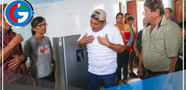 Alcalde de Comas lleva ayuda humanitaria a ancianos necesitados