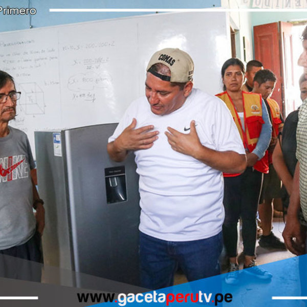 Alcalde de Comas lleva ayuda humanitaria a ancianos necesitados