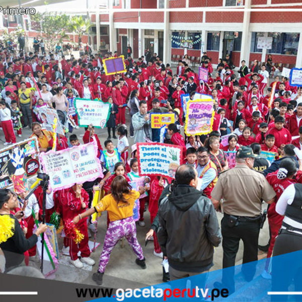 Alcalde de Comas Ulises Villegas y Jefe Policial Visitan Colegio Fe y Alegría N° 11