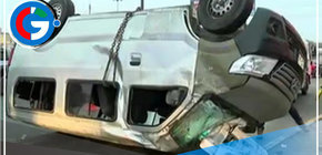 Miniván se accidenta en Panamericana Sur