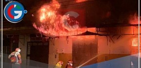 Incendio arrasa puestos de comerciantes en Piura