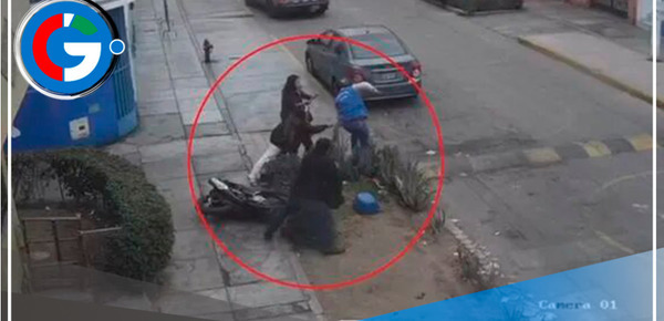 Vecinos frustran robo y prenden fuego a la motocicleta del ladrón