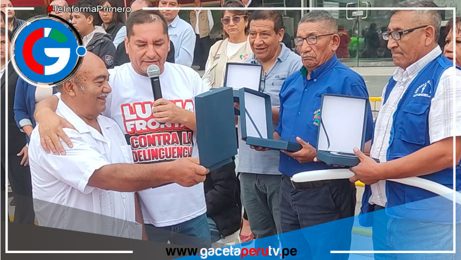 Alcalde Ulises Villegas rinde homenaje a fundadores de empresas de vehículos menores en Comas