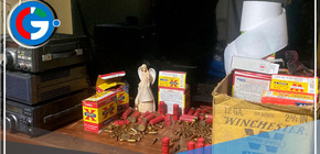 PNP Intercepta taxi lleno de armas de guerra, municiones y antigüedades