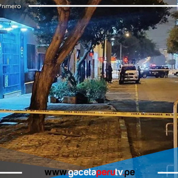 Dejan una granada frente a una bodega