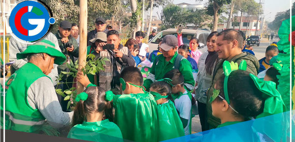 Alcalde Ulises Villegas lidera plantación de ocho mil árboles en Comas