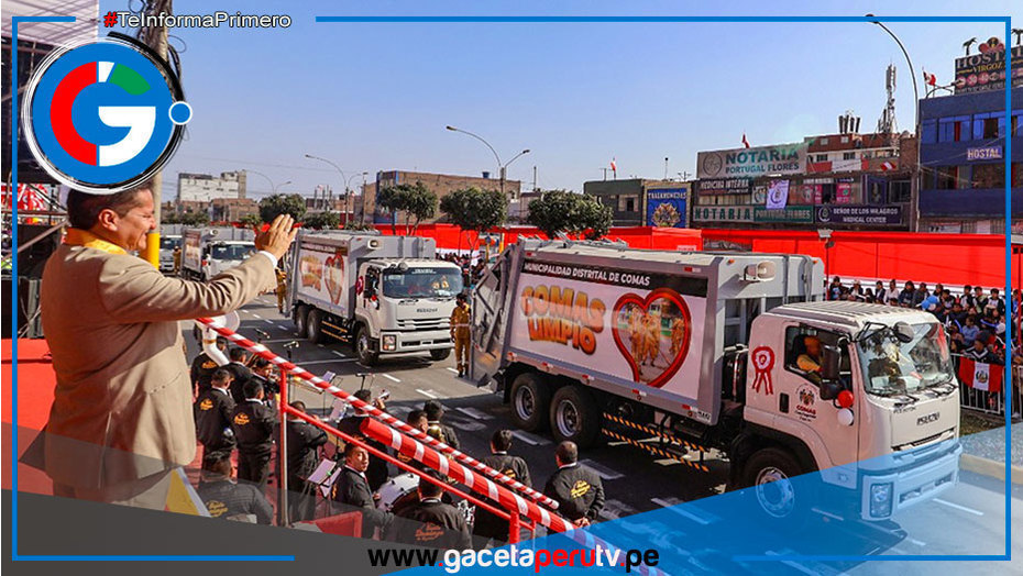 Comas celebra desfile cívico escolar con más de 300 delegaciones