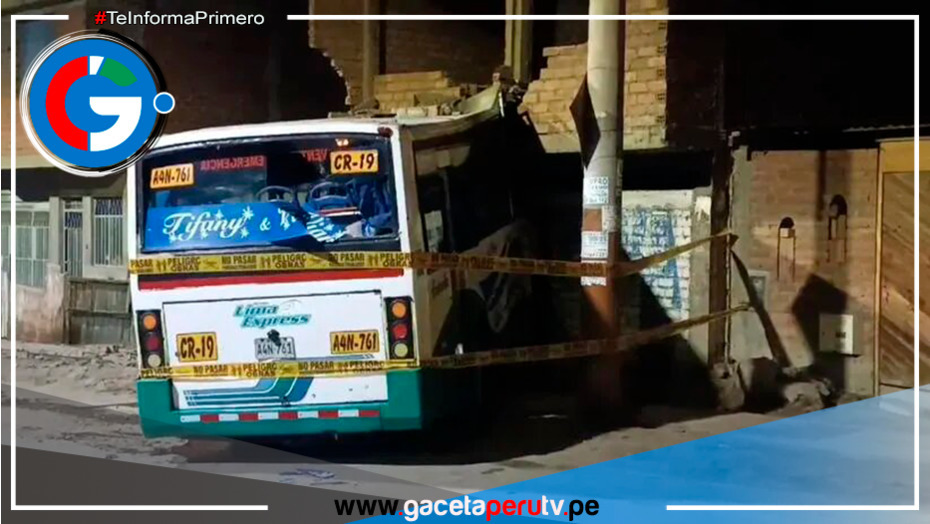 Bus se desengancha y causa daños materiales en una vivienda