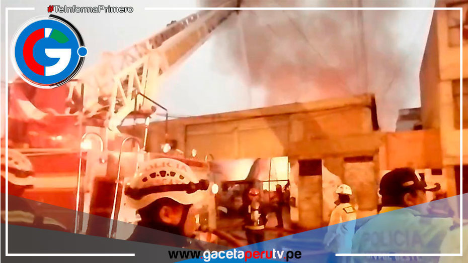 En Breña se registra incendio en depósito de productos inflamables