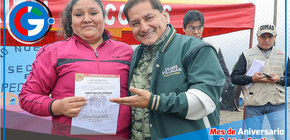 Alcalde de Comas Entrega Constancias de Posesión a AA.HH. del distrito