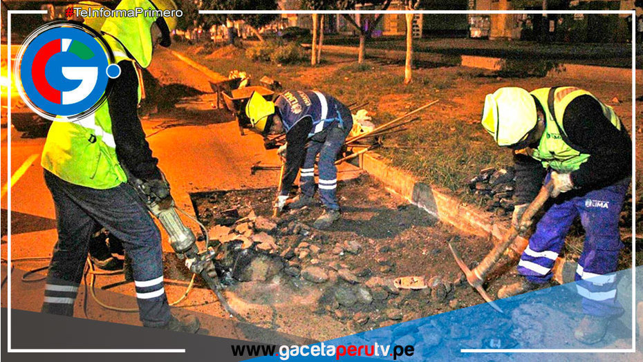Reparan huecos en pistas en diferentes distritos de Lima