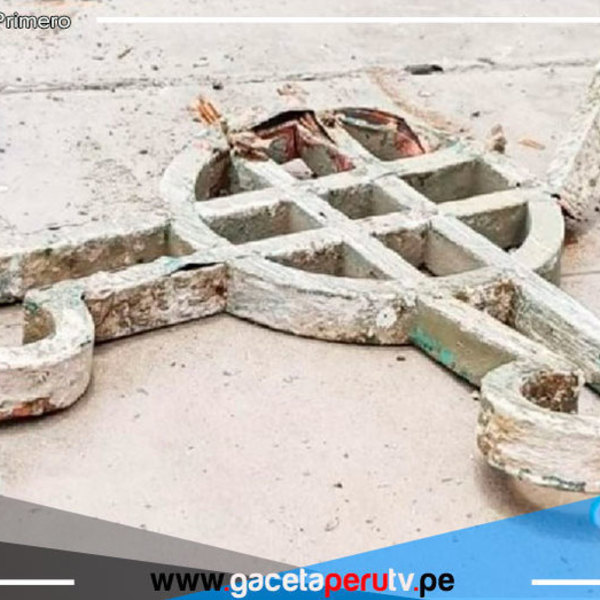 Cae cruz de una de las cúpulas de la catedral de Chiclayo 