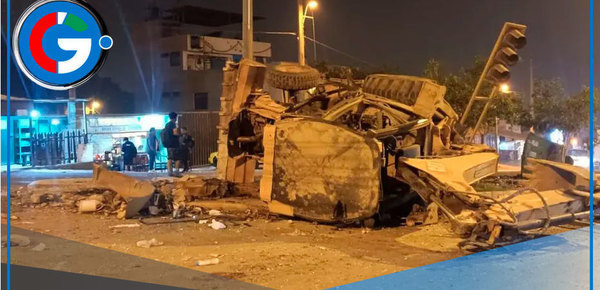 Retroexcavadora fuera de control causa destrozos en Lurigancho-Chosica