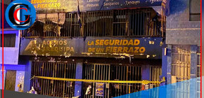 Incendio en Comas tras ataque con explosivos