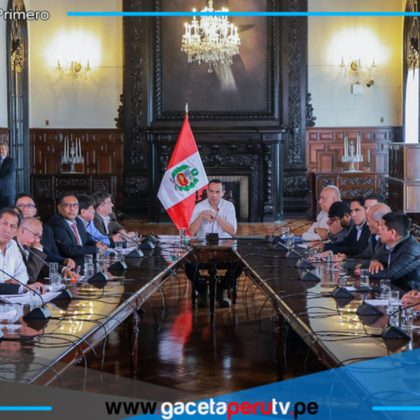 Presidente se reunió con representantes de 35 gremios de transportistas