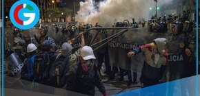 Incendio en los exteriores del Congreso durante protesta ciudadana