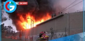Incendio arrasa fábricas en Puente Piedra