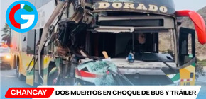 Dos muertos en choque de bus y tráiler