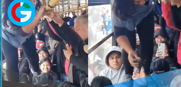Mujer sorprende con insólita forma de cobrar pasaje en bus urbano