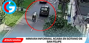 Miniván informal acaba en sótano de San Felipe