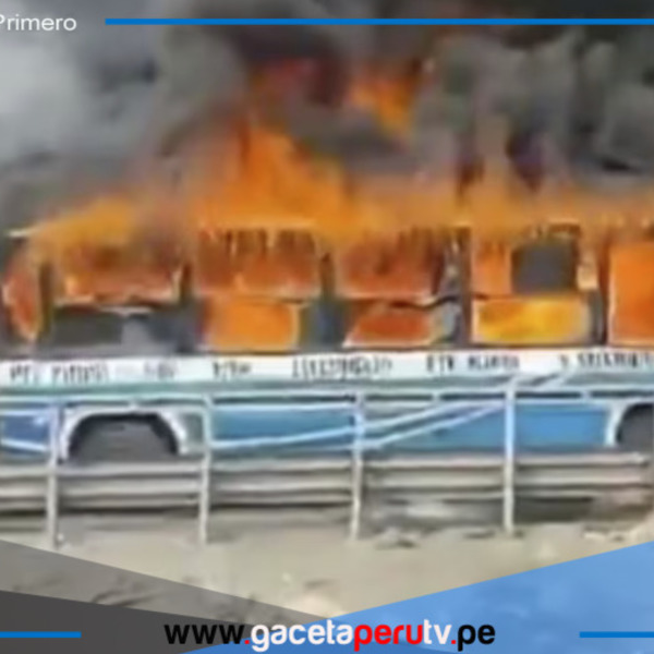 Bus de transporte público se incendió en plena vía Evitamiento en El Agustino