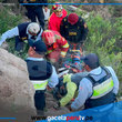 Vehículo pierde el control y cae a barranco