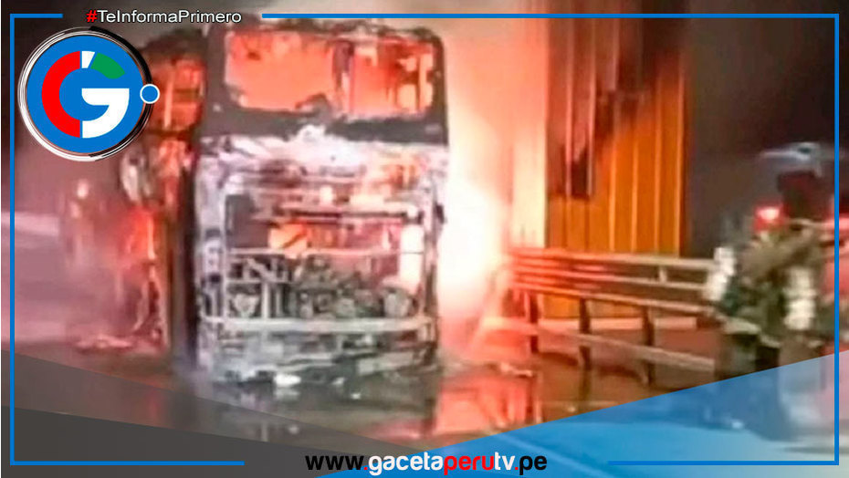 Bus se incendia en Panamericana Norte en Lambayeque