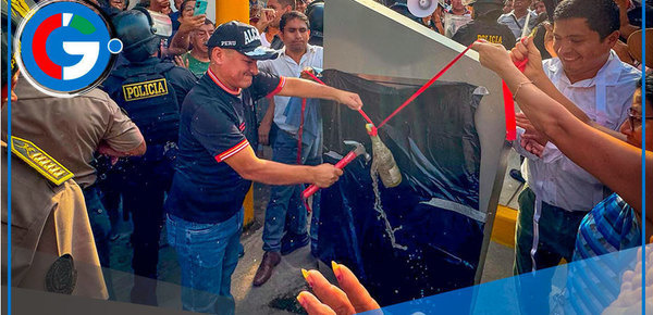 Alcalde Ulises Villegas entrega pistas y veredas en mercado de Comas