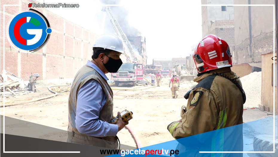 Realizan monitoreo de aire tras incendio en Cercado de Lima