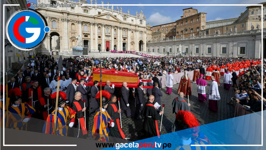 Centenares de fieles despiden al papa Francisco