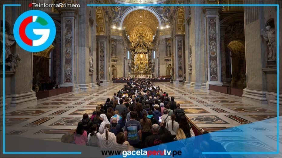 Miles despiden al papa Francisco en emotiva vigilia en el Vaticano.